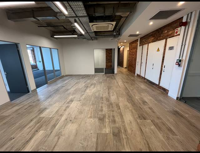1,238M² OFFICE TO LET IN GREEN POINT